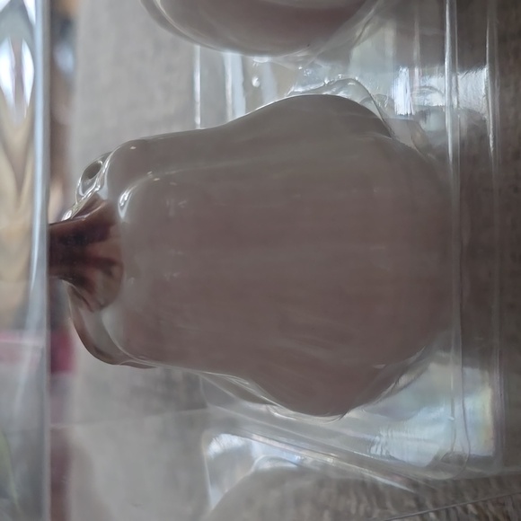 LINDEN STREET BRAND PUMPKIN SALT AND PEPPER SHAKERS - Picture 4 of 16